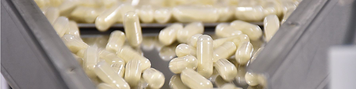Encapsulation des gélules dans le laboratoire etnā de Vendargues