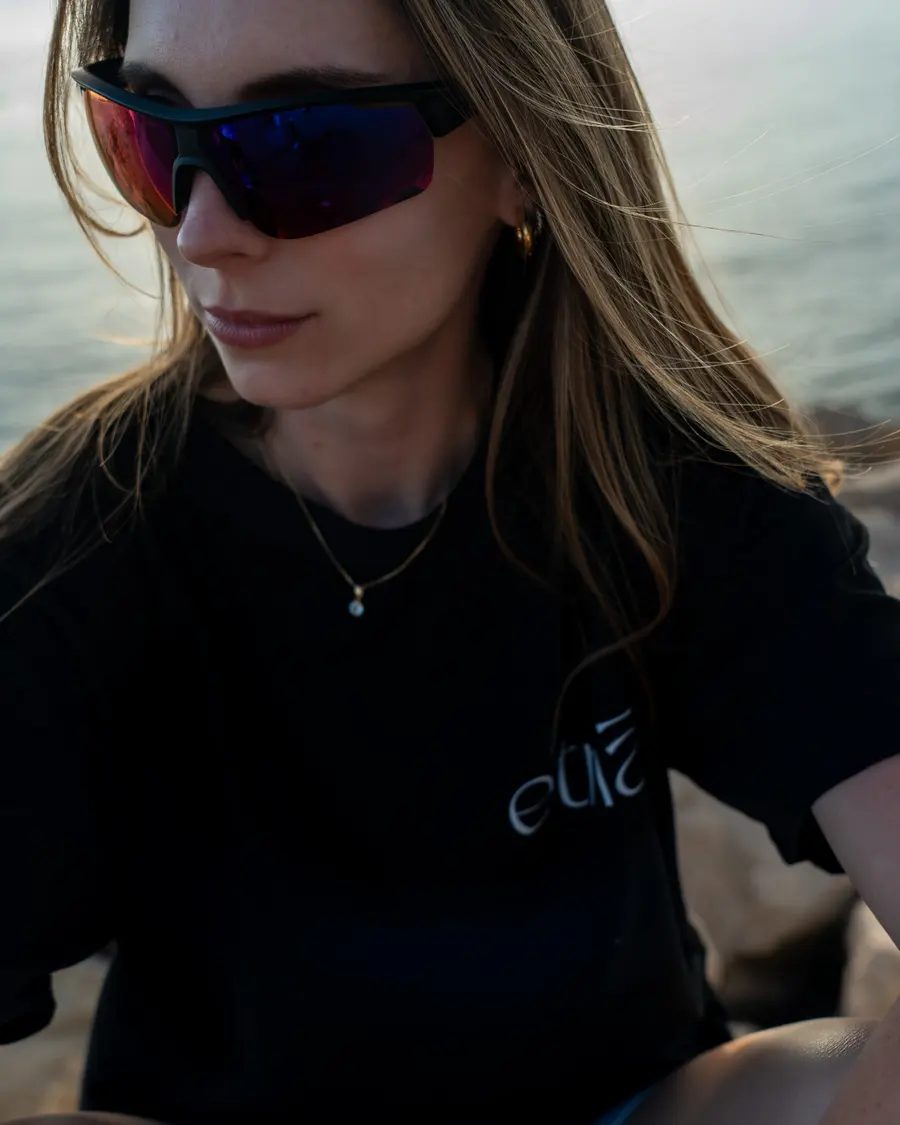 Portrait en bord de mer, t-shirt etnā